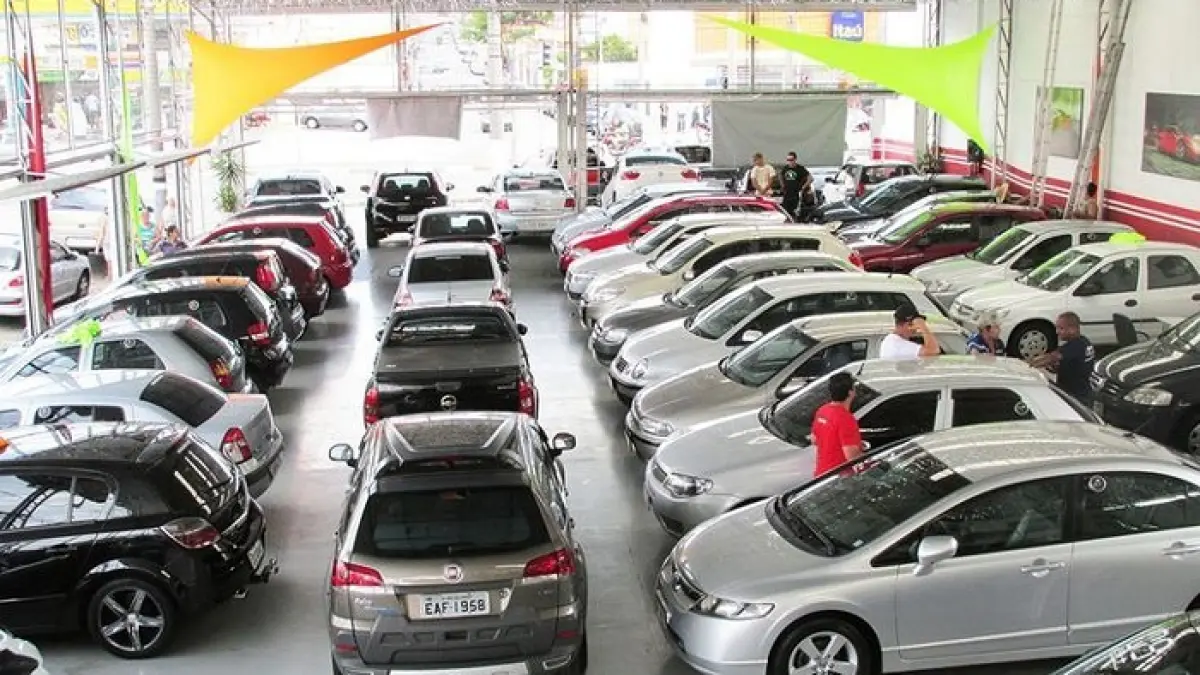 Mobil bekas Rp40 jutaan masih layak dipakai harian. Ada Karimun, Starlet, Civic Genio hingga Avanza yang irit dan murah dirawat.(Gemini AI)