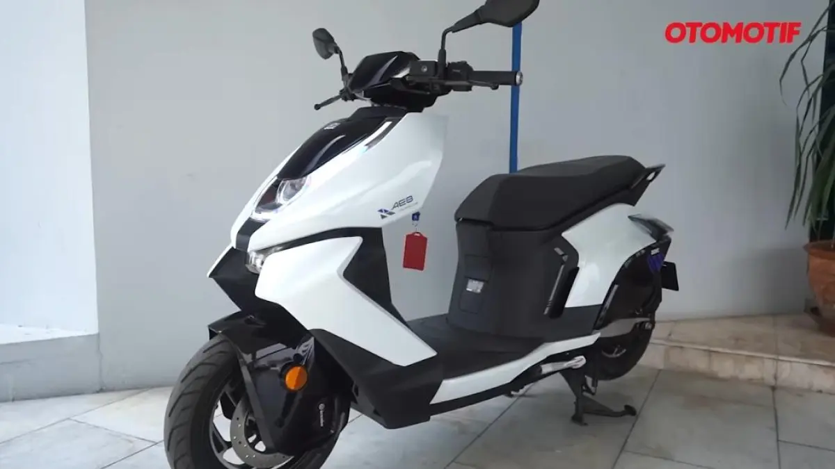 Motor listrik futuristik Zeeho hadir dengan desain unik, akselerasi 0-50 km/jam di bawah 3 detik dan jarak tempuh 190 km.(screenshot youtube)
