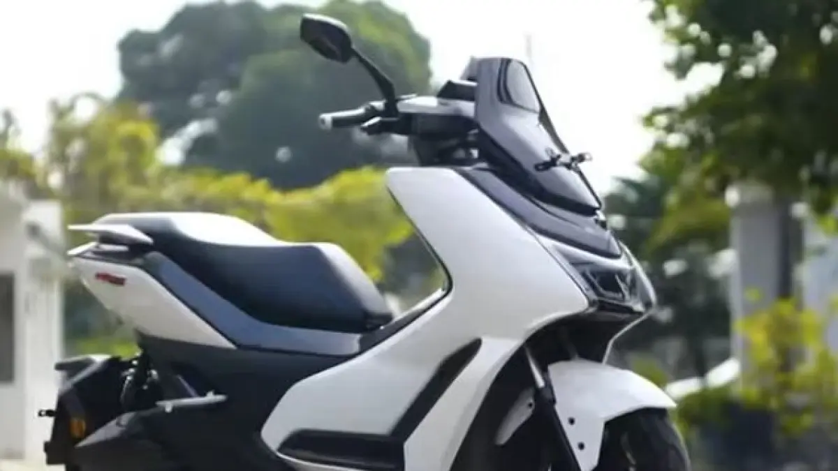 Pilihan motor listrik murah 2026 mulai 15 jutaan! Cek spek Polytron Fox Air, Yadea, hingga Indomobil Adora dengan jarak tempuh hingga 130 km di sini.(Screenshot Youtube)