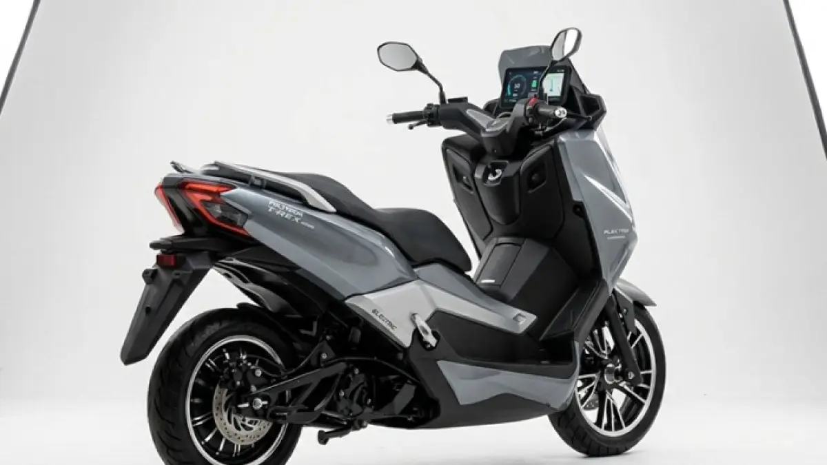 Polytron T Rex dan EVO disebut jadi simbol revolusi motor listrik Indonesia yang siap geser motor bensin. (Ilustrasi Gemini AI)