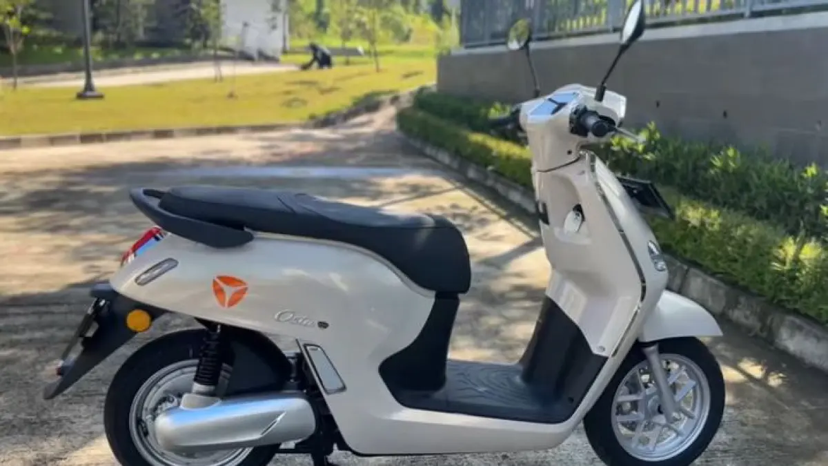 Review jujur Yadea Orla setelah pemakaian seminggu! Cek kelebihan aplikasi canggih dan kekurangan tenaga motor listrik ini untuk harian. (Screenshot Youtube)