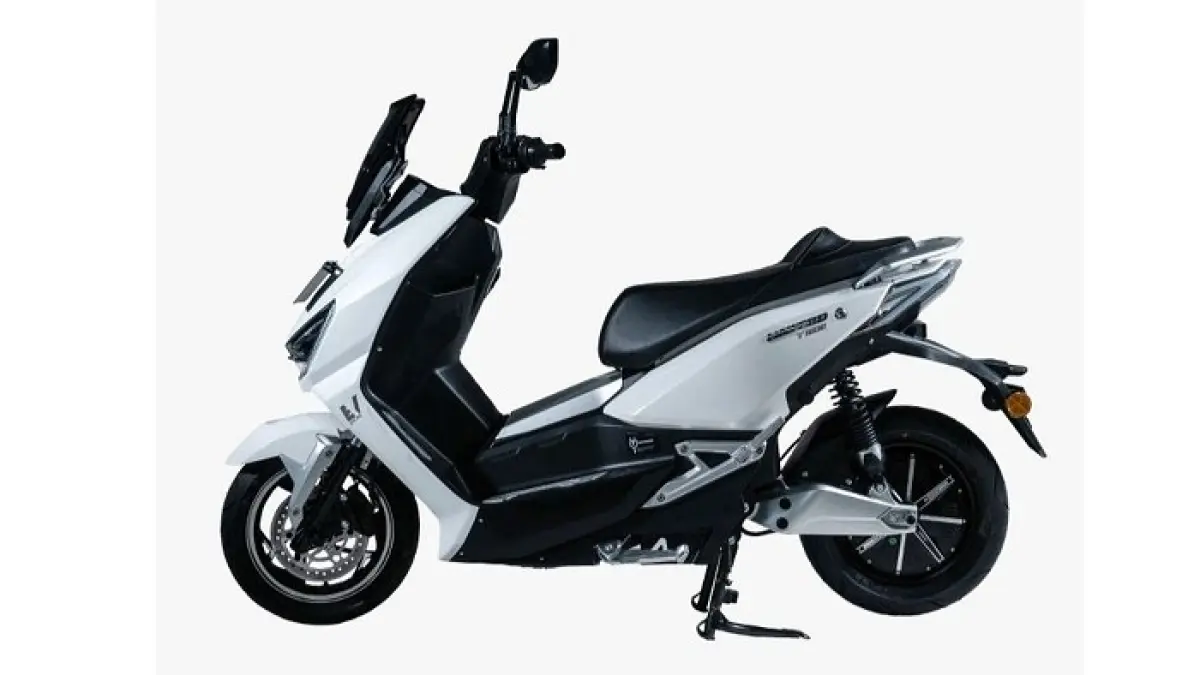 Motor listrik United TX 1800 diuji lengkap: desain futuristis, fitur lengkap, tapi jarak tempuh dan performa jadi sorotan.