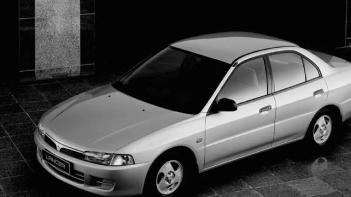 Toyota Corolla Altis 2013 bekas dijual di bawah Rp150 juta. Sedan premium nyaman dengan fitur lengkap dan kaki-kaki empuk.(pinterest)
