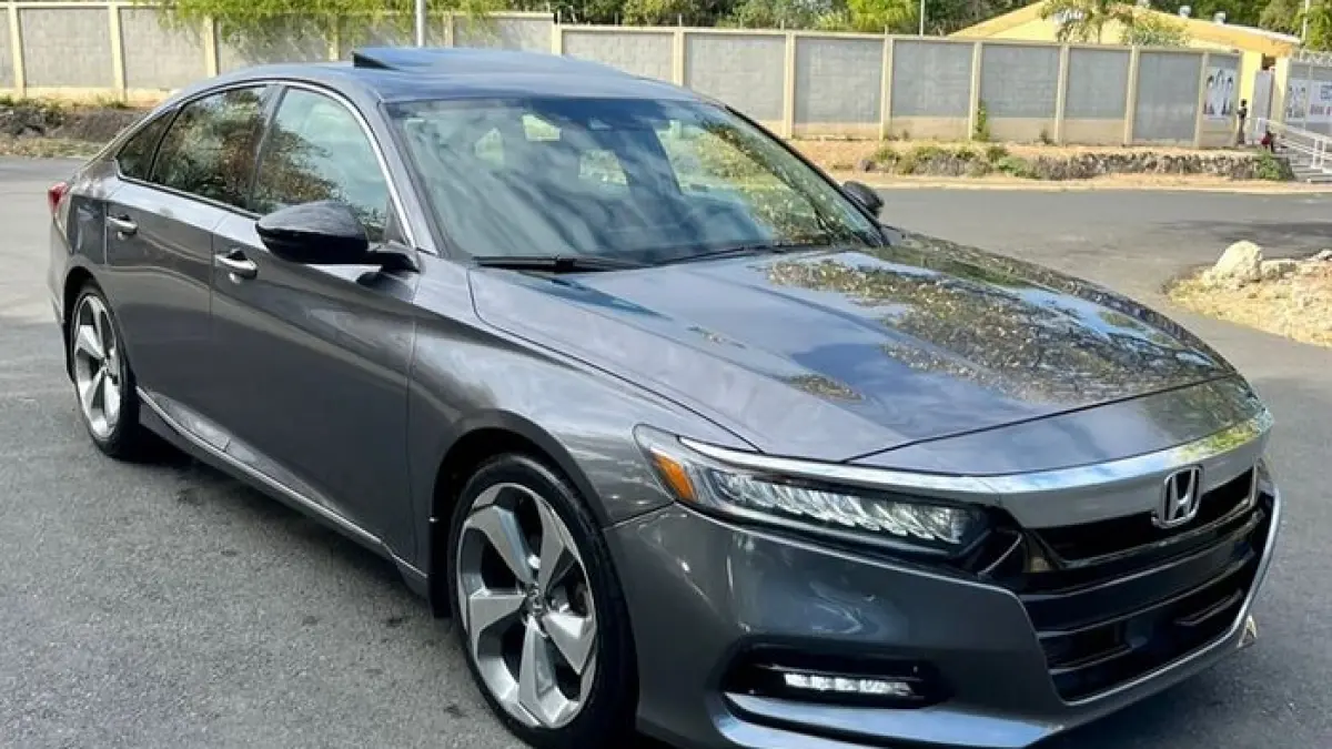 Honda Accord VTIL 2010 dijual Rp119 juta dengan fitur mewah dan kondisi terawat, cocok buat tampil elegan. (Pinterest)