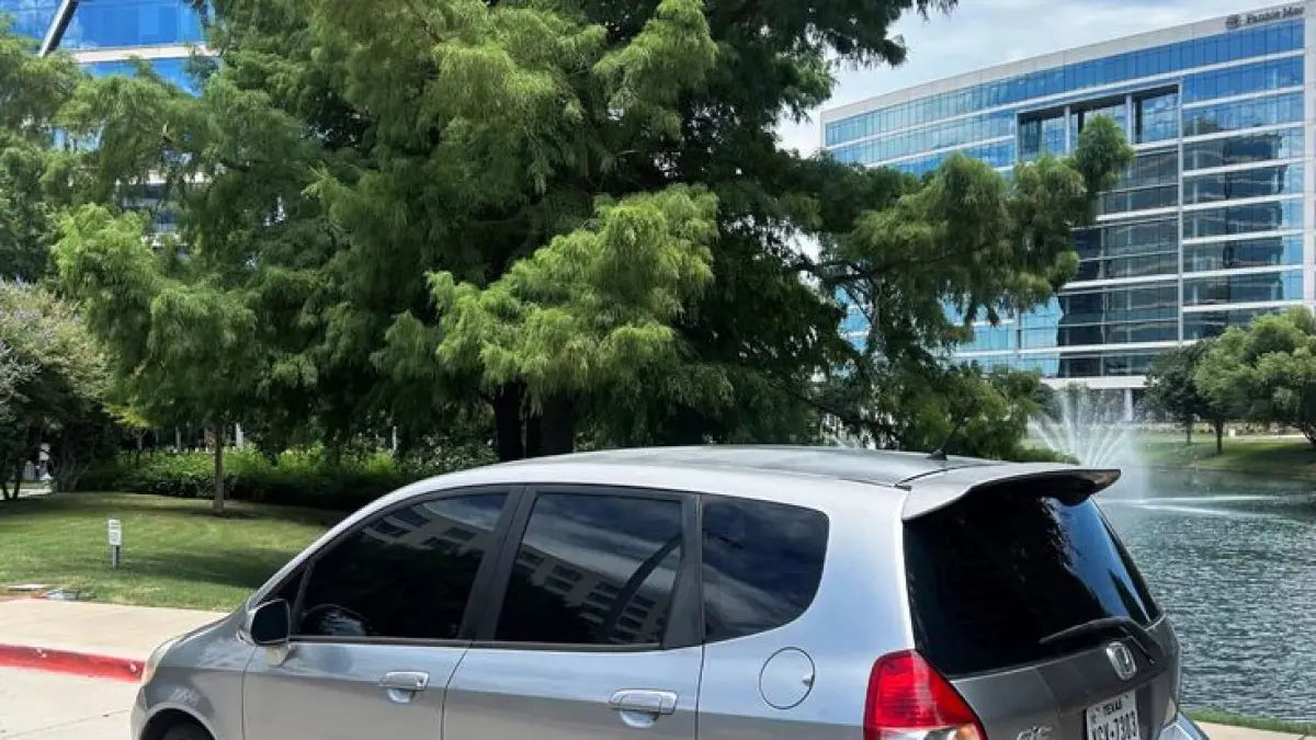 Honda Jazz GD3 bekas 2026 masih diminati, harga mulai Rp60 jutaan dengan kabin lega dan handling sporty khas Honda. (Pinterest.com)