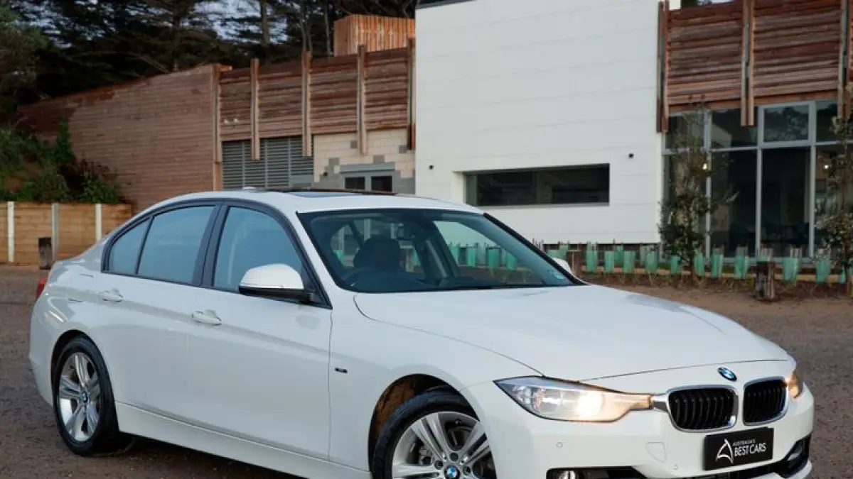Mobil bekas murah 2025 makin diburu, dari BMW 320i langka hingga Honda CR-V Rp100 jutaan, cek daftar lengkapnya di sini.
