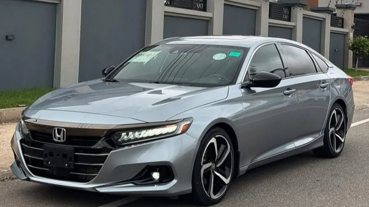 Review Honda Accord VTIL 2010 harga Rp119 juta, sedan premium dengan fitur lengkap dan tampilan elegan. (Pinterest)