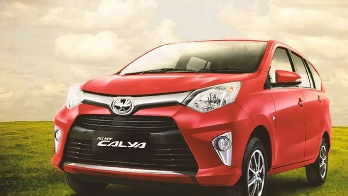 Toyota Calya 2026 hadir dengan harga Rp170 jutaan, BBM irit hingga 20 km/l dan fitur lengkap untuk mobil keluarga.(Gemini AI)