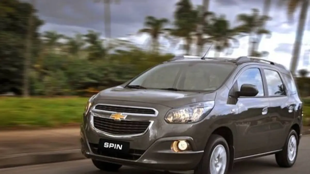 Chevrolet Spin Diesel 2013 dijual Rp89 jutaan. MPV murah bermesin bandel ini punya kabin lega dan AC tiga baris. (Pinterest) 