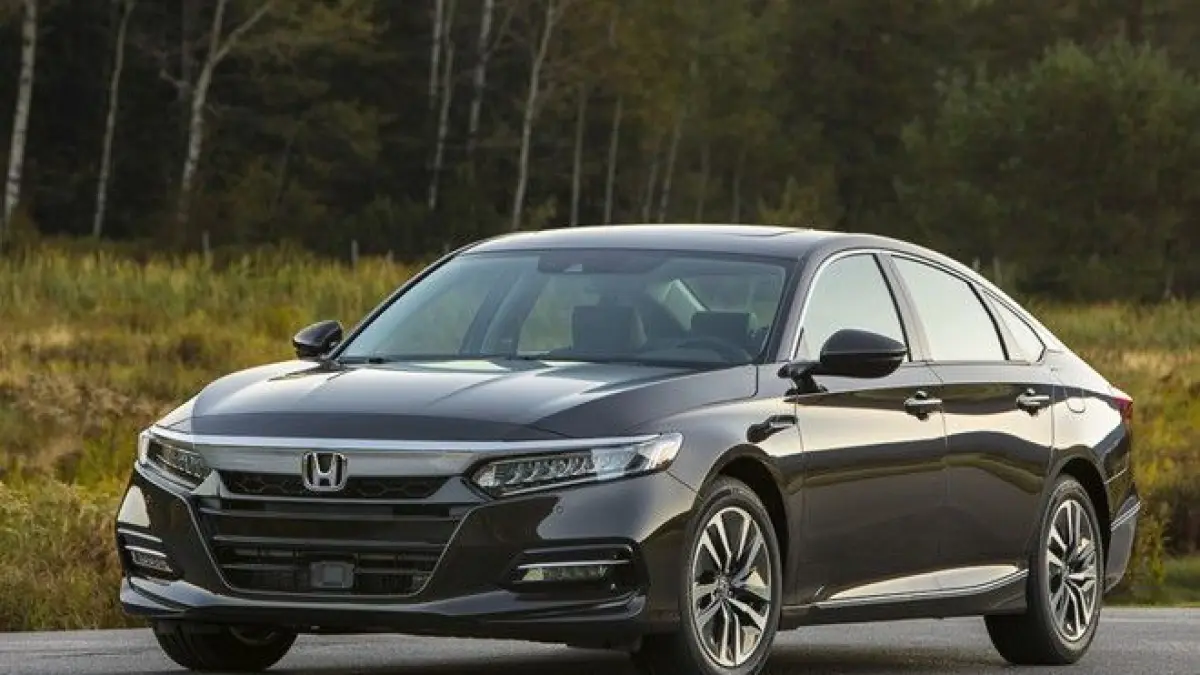Honda Accord V6 3.5 AT 2008 bekas dijual Rp145 juta, hadir dengan sunroof, jok elektrik dan fitur premium khas sedan mewah (Pinterest).