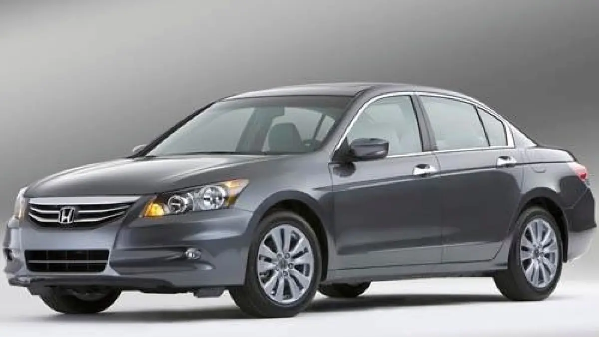 Honda Accord VTiL 2015 dijual Rp199 juta. Sedan mewah bekas ini punya fitur premium, jok elektrik, dan kondisi super terawat (Pinterest).