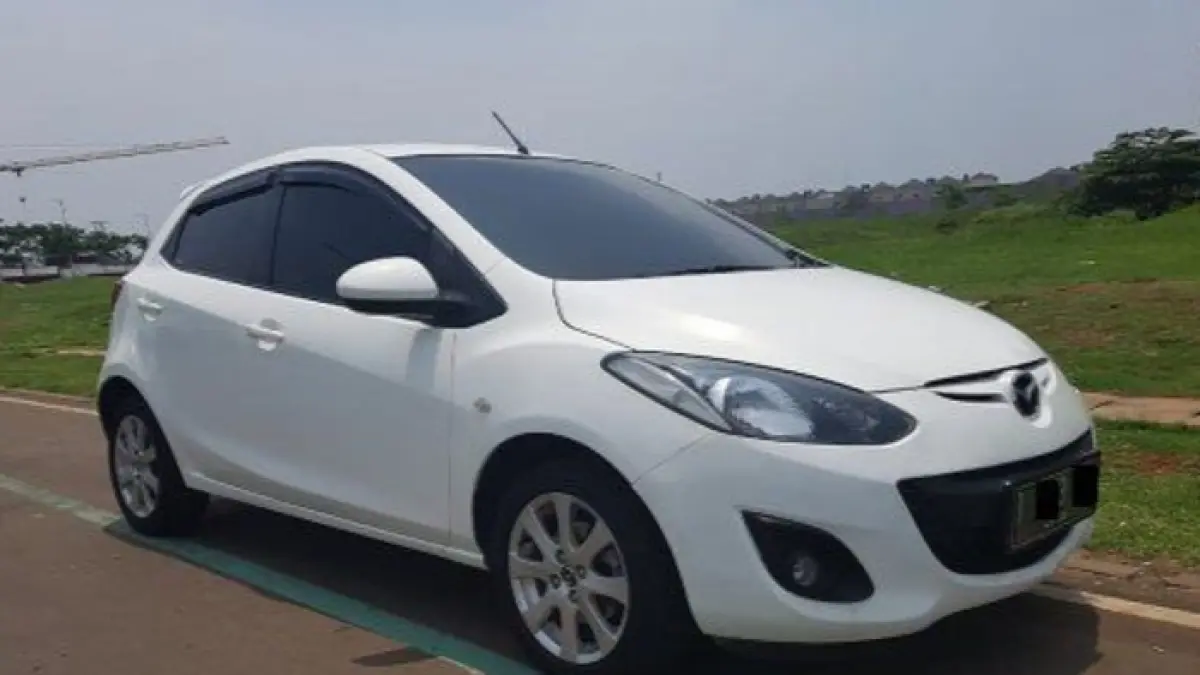Mazda 2 bekas 2011 matic dibuka Rp102 juta, kondisi mulus, pajak panjang, fitur lengkap dan cocok jadi alternatif hatchback murah. (Pinterest) 