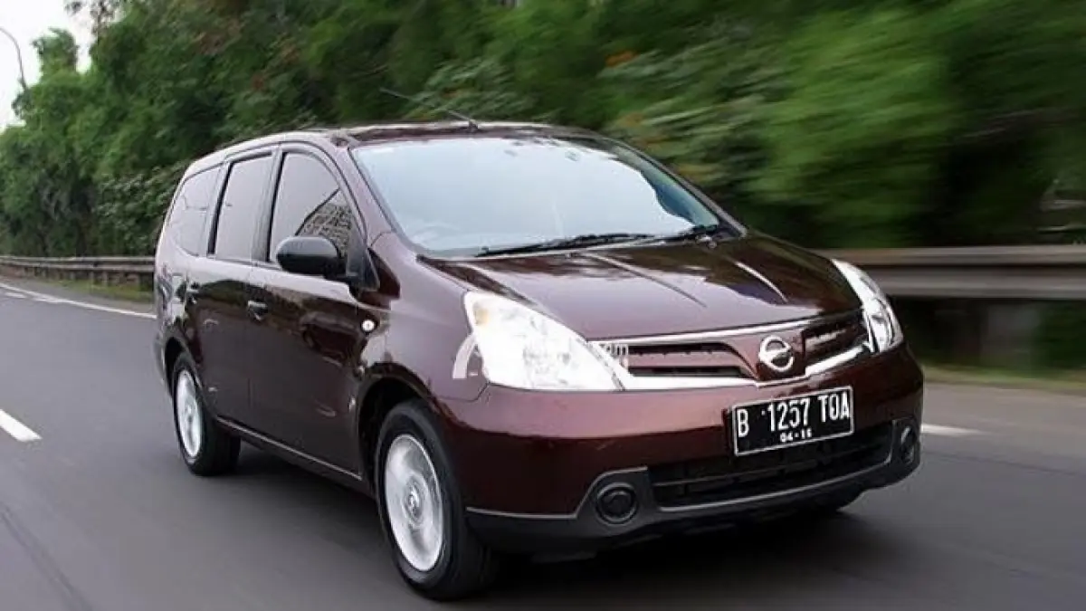 Nissan Grand Livina 2014 manual dijual Rp100 jutaan, interior mewah, AC double blower dan DP mulai Rp10 jutaan. (Pinterest) 
