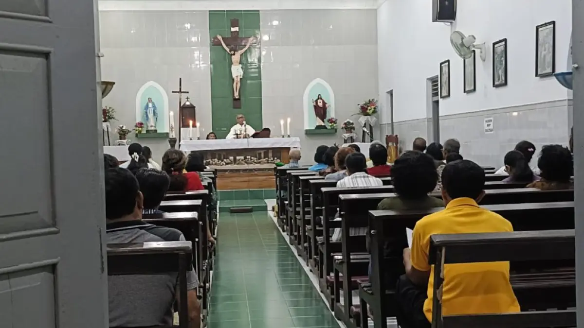 Polsek Ponggok menyiagakan sejumlah personel kepolisian di beberapa gereja dan rumah ibadah selama pelaksanaan ibadah perayaan Kenaikan Yesus Kristus di wilayah Kecamatan Ponggok