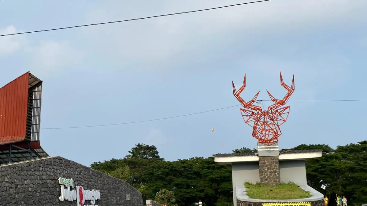 PROYEK STRATEGIS: Sejumlah anak beraktivitas di kawasan Ecopark Joko Pangon, Kelurahan Gedog, kemarin (12/5). Pemkot Blitar akan melanjutkan pembangunan tahap ketiga dengan alokasi anggaran Rp 4 M dari APBD 2026.