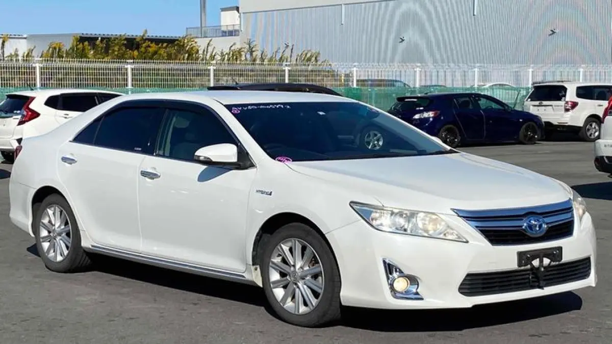 Toyota Camry 2012 bekas kini cuma Rp130 jutaan. Sedan mewah eks mobil pejabat ini masih mulus dan riwayat servis lengkap (Pinterest).