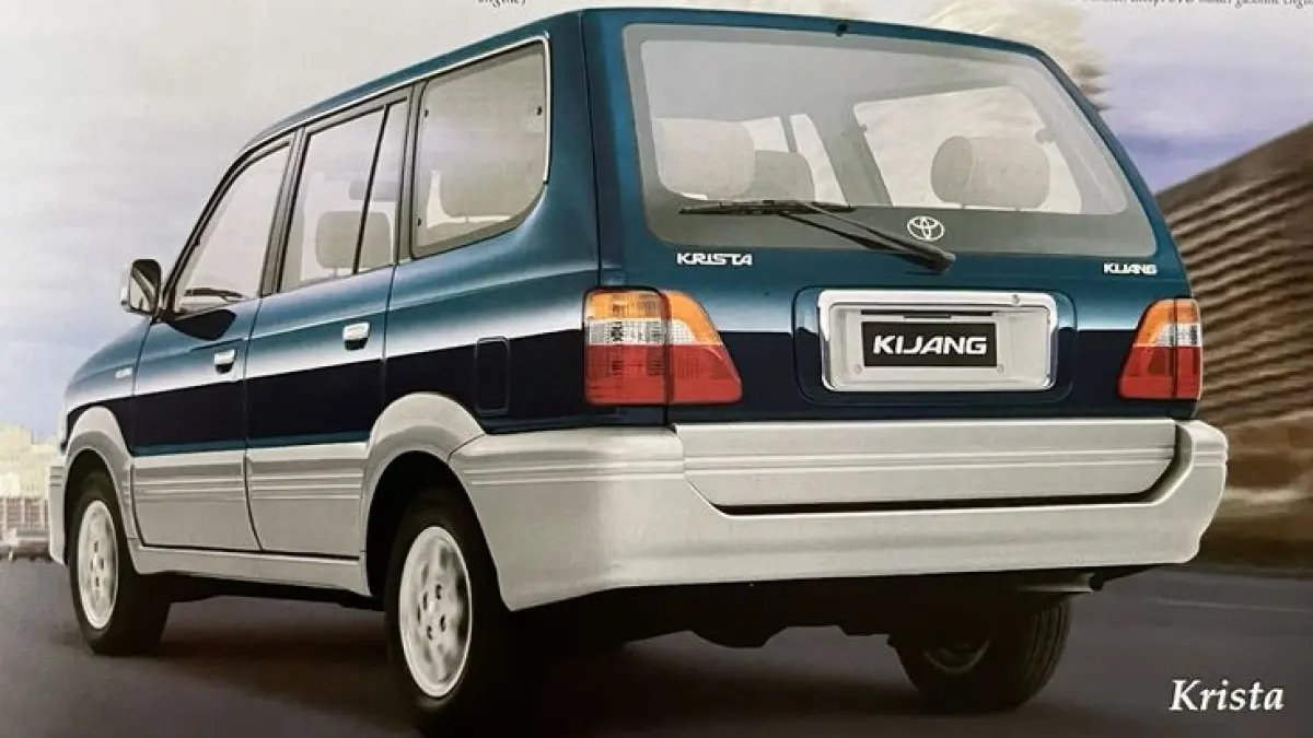 Toyota Kijang Krista Diesel 2002 low KM jadi incaran kolektor. Mesin 2.400 cc, full orisinal, dan kondisi mulus (Pinterest).