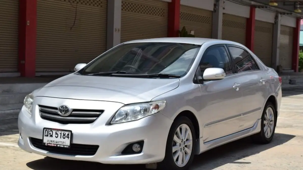 10 mobil sedan bekas 100 jutaan paling dicari, dari Altis, Vios, Camry hingga Civic dengan harga dan performa menarik.