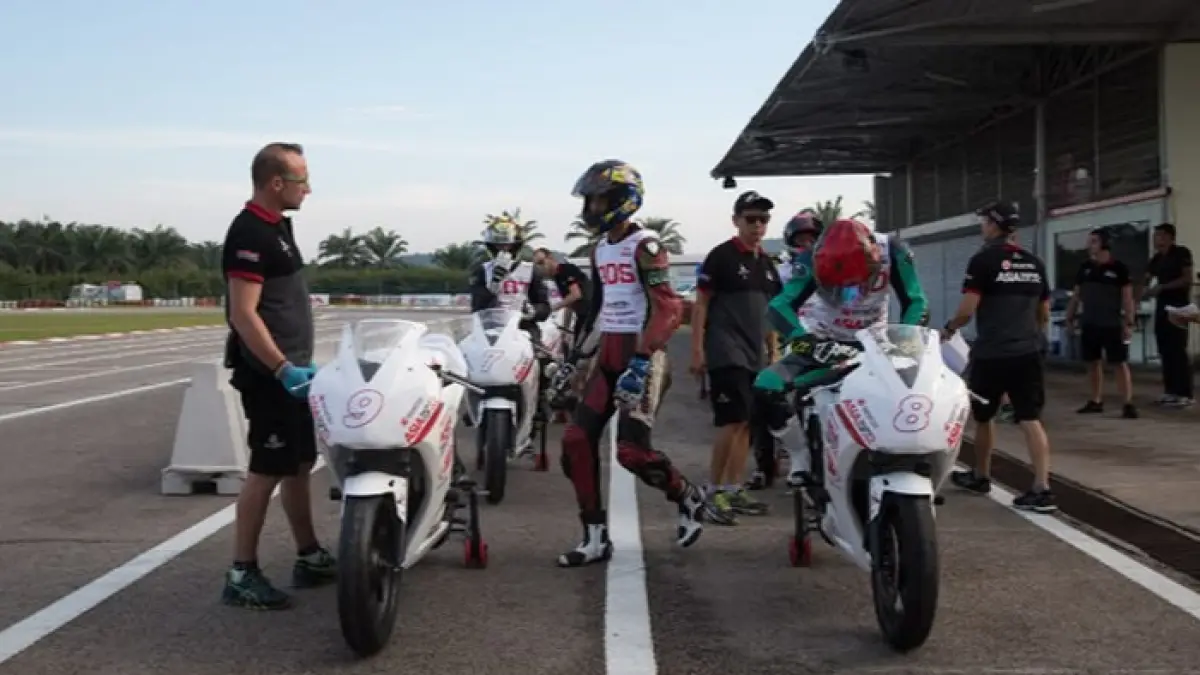 Feda Ega Pratama bikin paddock Moto3 Catalunya heboh usai disebut sengaja simpan kecepatan asli demi race utama. (Pinterest) 