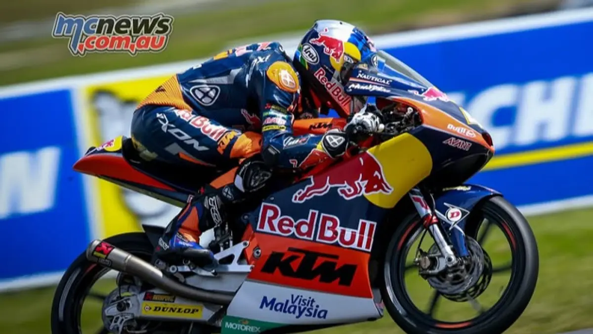 Feda Ega Pratama tampil gila di debut Moto3 Thailand 2026 usai start keenam dan bikin dunia balap terkejut. (Pinterest) 