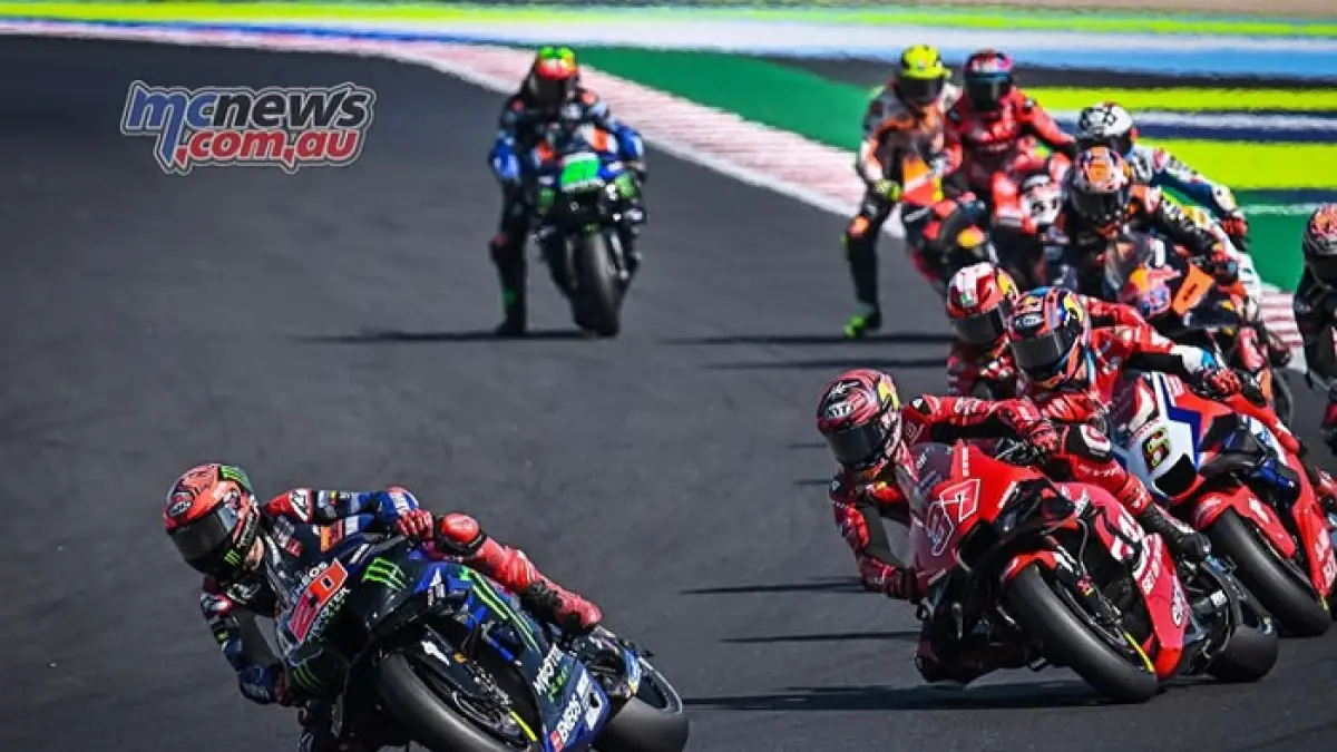 Feda Ega Pratama tampil luar biasa di Moto3 Le Mans 2026 usai comeback dari P14 ke P4 dalam balapan basah ekstrem. (Pinterest) 