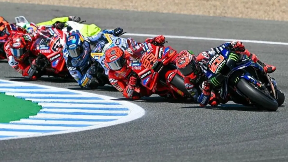 Feda Ega Pratama tampil luar biasa di Moto3 Prancis 2026 usai comeback dari posisi 14 hingga nyaris podium di Le Mans. (Pinterest) 