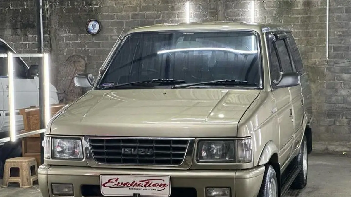 Isuzu Panther Miabi 1994 dijual Rp42 juta, kondisi mulus, mesin sehat, pajak hidup, dan minim keropos. Masih layak harian!