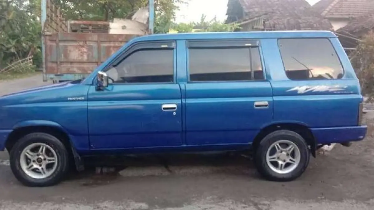 Isuzu Panther Royal 1998 terbukti bandel dan irit. Dipakai 12 tahun tanpa mogok, biaya servis murah dan cocok harian.
