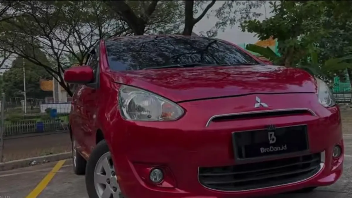 Hatchback bekas di bawah Rp100 jutaan masih menarik, dari Nissan March hingga Etios Valco yang irit dan nyaman.(freepik.com)