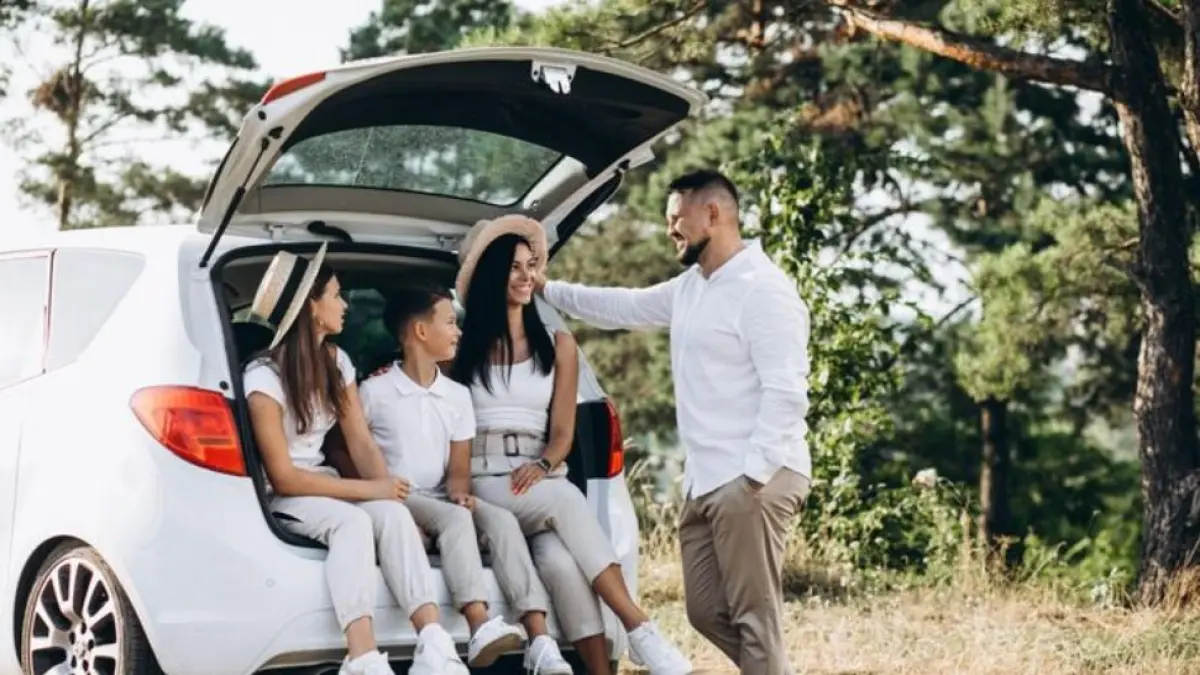 Mobil keluarga paling irit dan mudah dirawat jadi incaran. Ini 5 rekomendasi terbaik dari Toyota Calya hingga Honda Mobilio.(freepik.com)