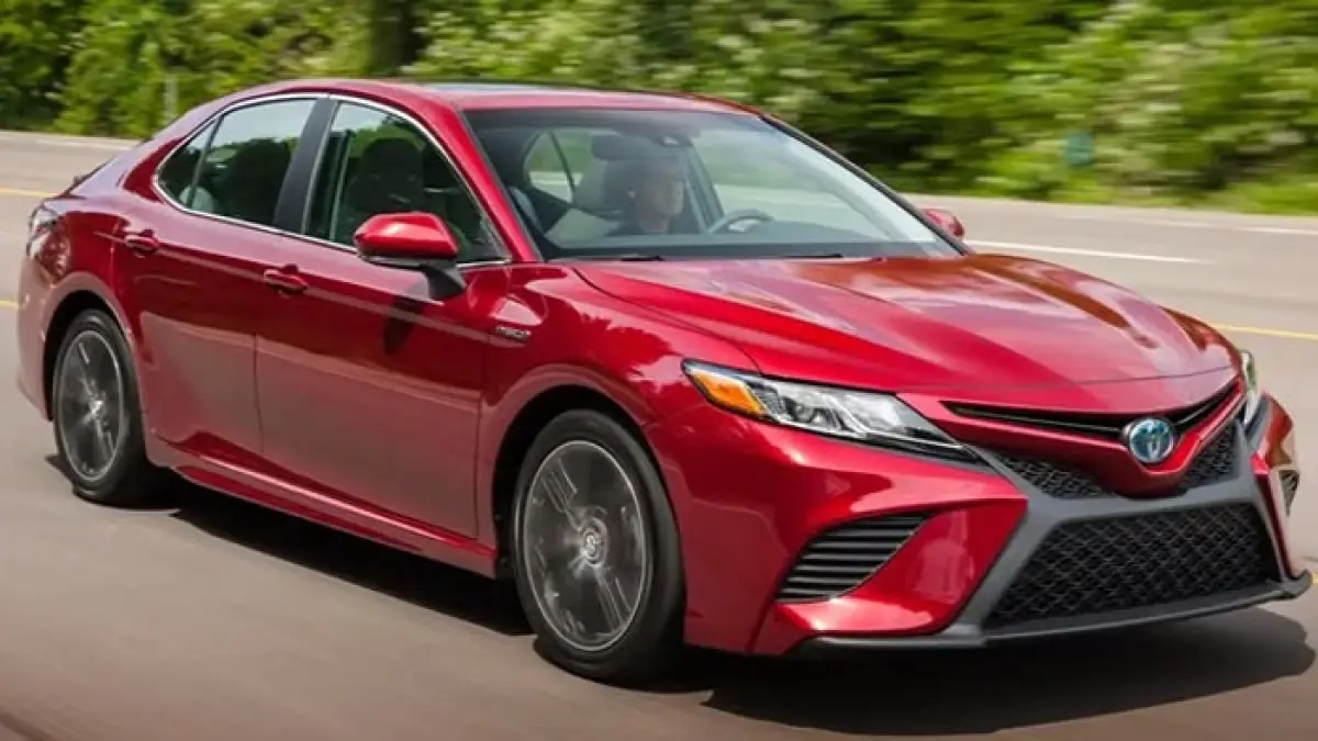 Toyota Camry XV40 bekas masih layak dibeli di 2025. Sedan premium Rp100 jutaan ini terkenal empuk, mewah, dan bandel. (Pinterest) 