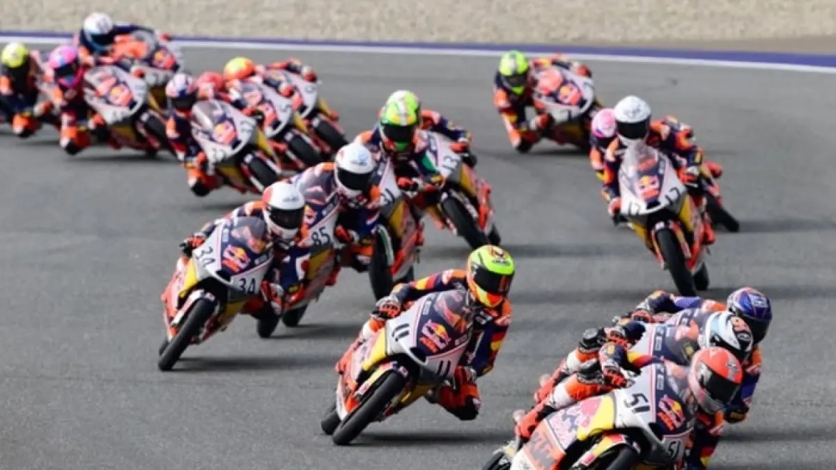 Dominasi Indonesia di Red Bull Rookies Cup lewat aksi Veda Pratama dan Kiandra Ramadhipa di Sachsenring. (PINTEREST)