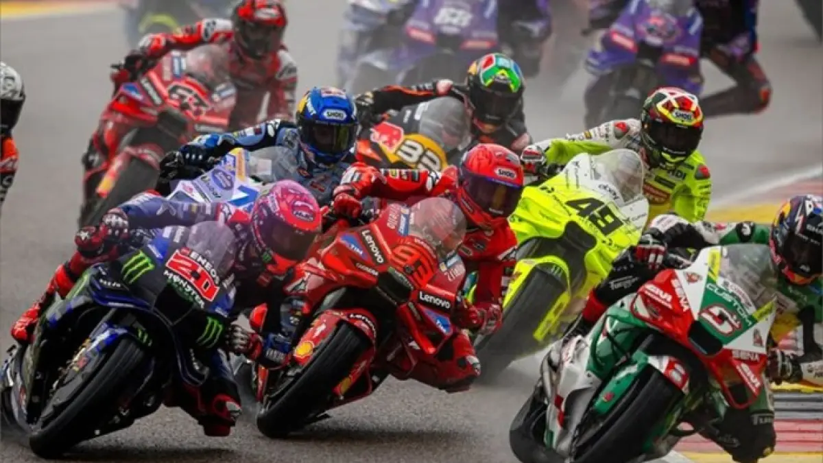 Top speed Moto3 ternyata mampu mendekati 260 km/jam dan bikin balapan makin menegangkan. (PINTEREST)