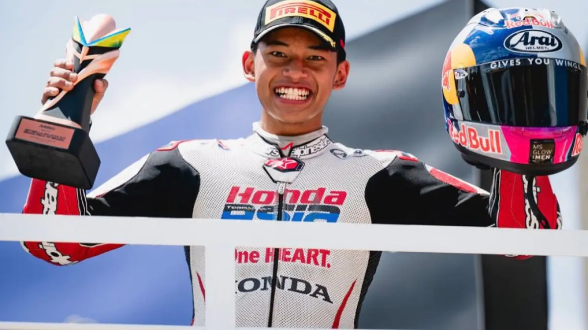 Veda Ega Pratama tampil brutal di Moto3 Catalunya 2026 usai start P20 lalu finis P8 lewat 12 overtake sensasional.