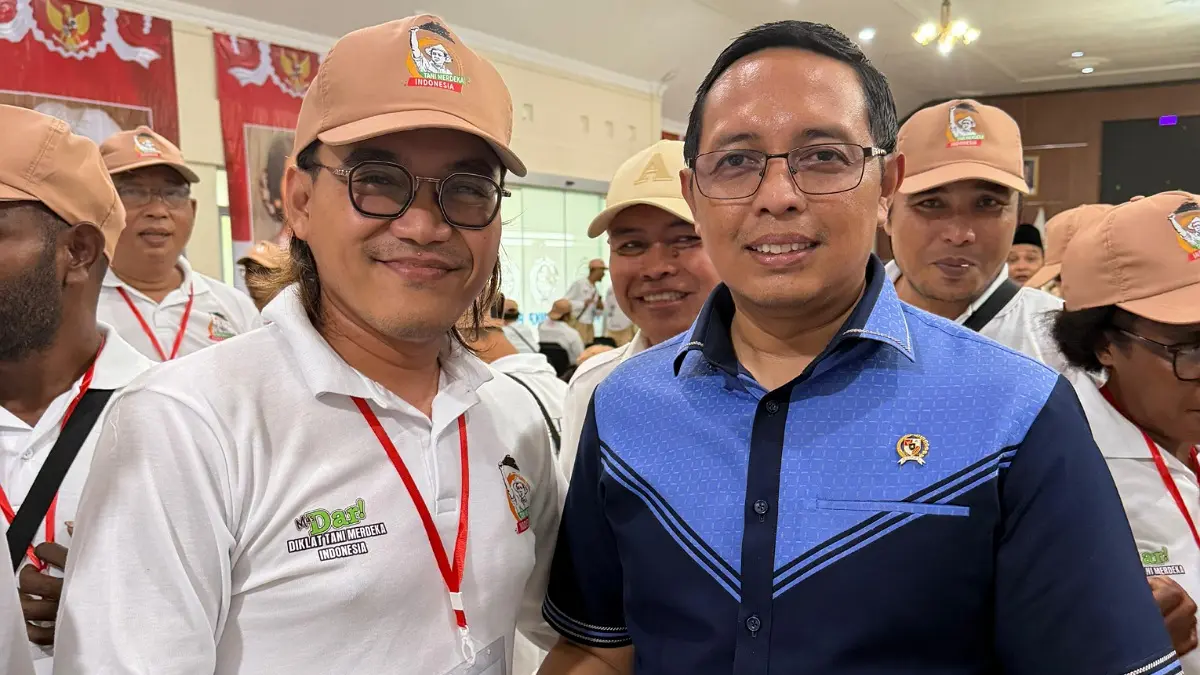 Dhimas Driessen foto bareng Penasihat Khusus Presiden, Hasan Nasbi.(DOK. PRIBADI)