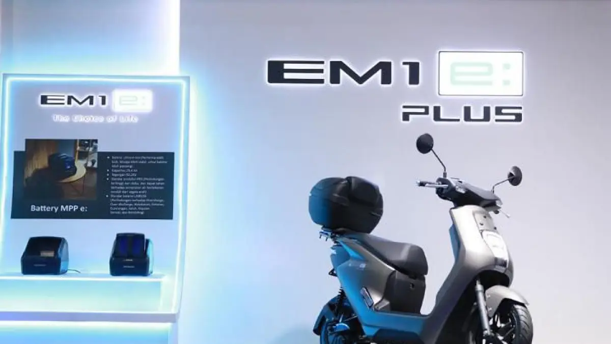 Honda EM1 motor listrik hadir dengan desain futuristik, fitur modern, dan biaya hemat untuk aktivitas harian perkotaan.