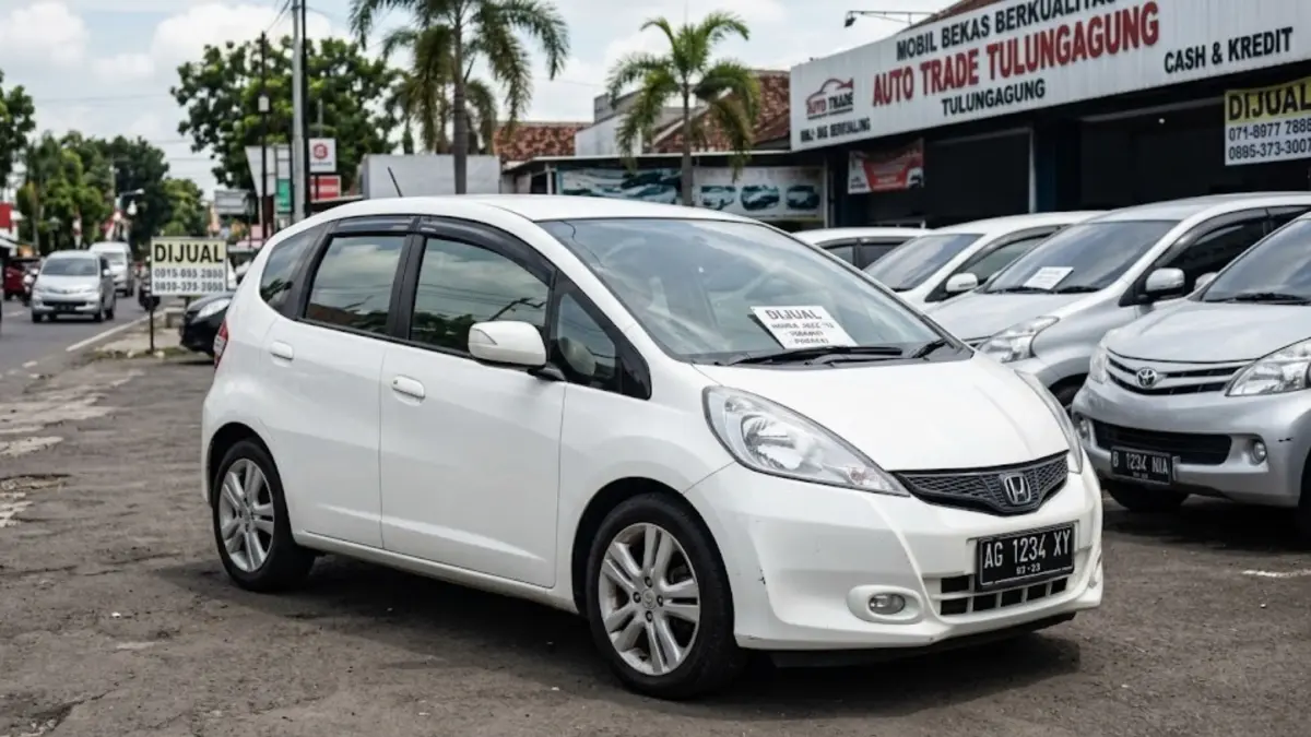 Honda Jazz bekas mulai Rp67 juta kembali jadi incaran. Banyak pilihan GD3, GE8 hingga GK5 facelift siap pakai. (GEMINI AI)