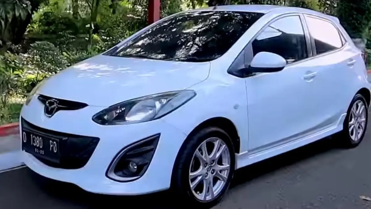 Mazda 2 bekas 2011 masih diburu karena handling sporty, desain modern dan kenyamanan ala mobil Eropa. Simak plus minusnya.(screenshot youtube)