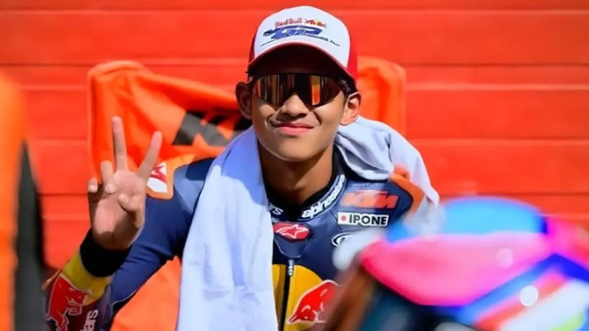 Moto3 Catalunya 2026 penuh drama: Feda Ega Pratama comeback dari P20, Hakim Danish blunder di Tikungan 10, duel panas bikin heboh.