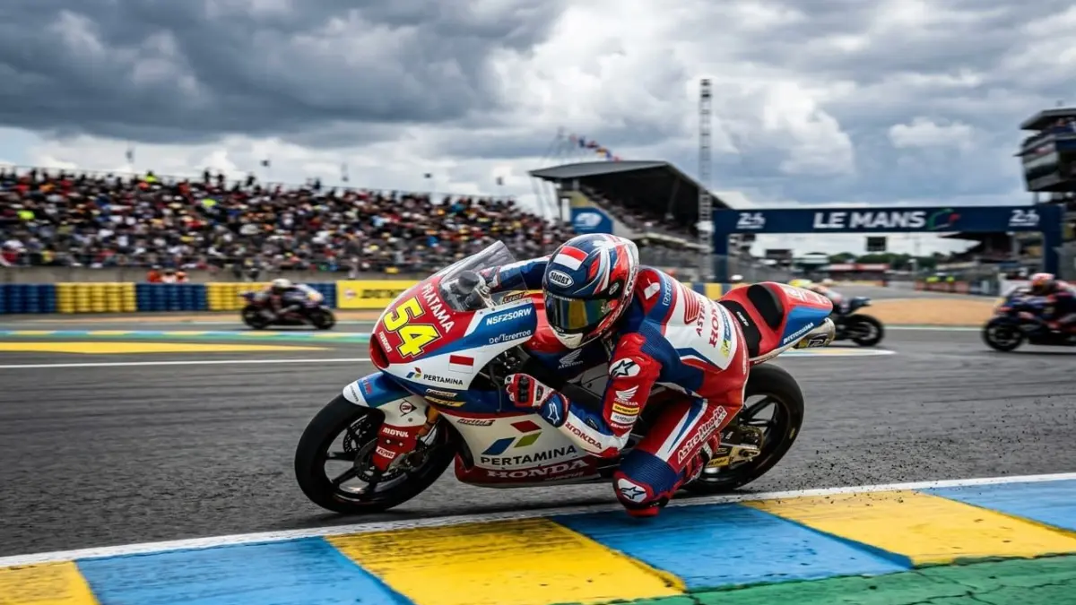 Veda Ega Pratama Moto3 Le Mans jadi sorotan usai tampil kompetitif di trek legendaris Prancis dan menunjukkan potensi besar.