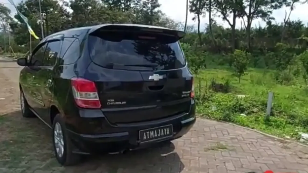 Chevrolet Spin Diesel 2013 masih diburu karena irit BBM, turbo galak, mesin halus, dan harga bekasnya kini cuma Rp70 jutaan.
(screenshot youtube)