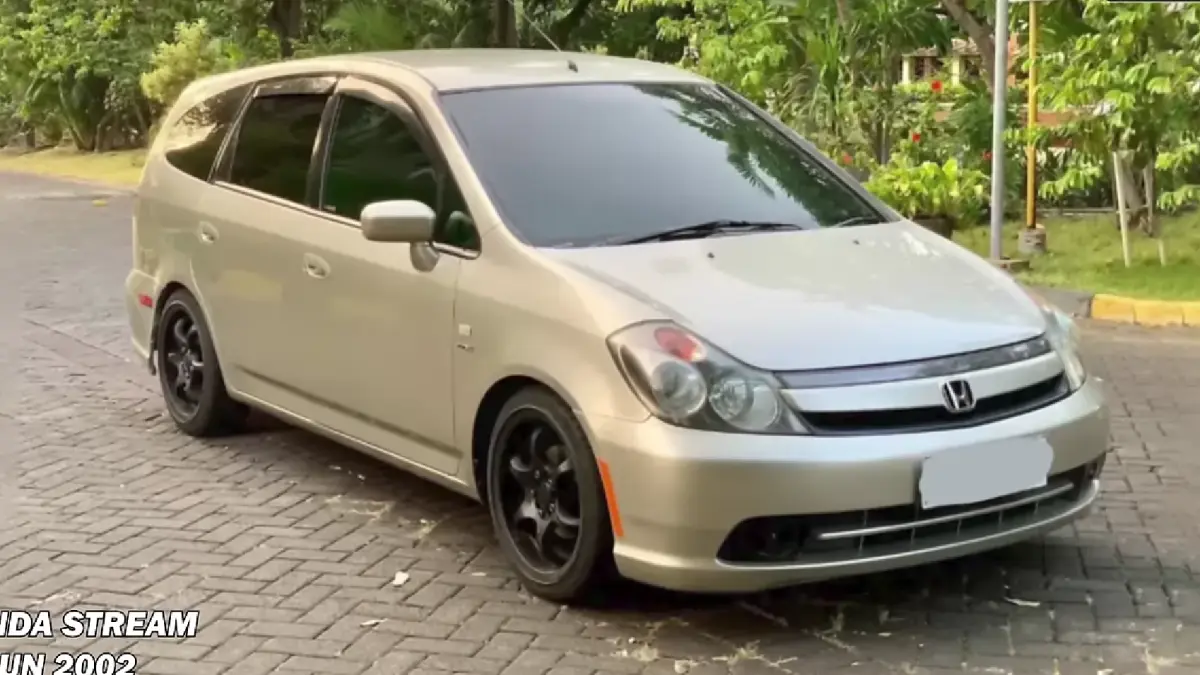 Honda Stream RSZ 2008 dijual Rp77 juta. MPV 7 seater CBU ini punya sunroof, paddle shift, dan kabin nyaman.
(screenshot youtube)