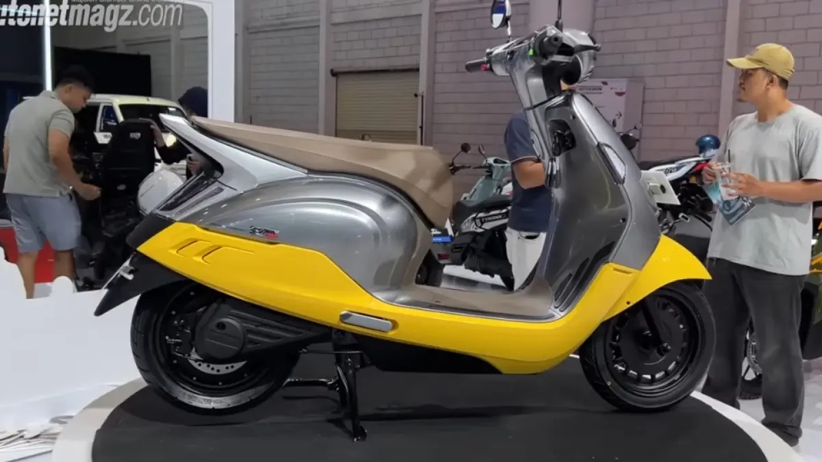 Indomobil eMotor QT hadir dengan desain retro modern, ambient lighting, dan jarak tempuh hingga 135 km. Harga mulai Rp15 jutaan.
(screenshot youtube)