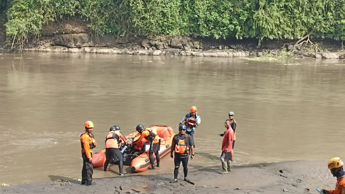 Pencarian Meluas hingga Bendungan Serut
Hari Kedua Masih Nihil
Juga Terjunkan Tim Sisir Darat
