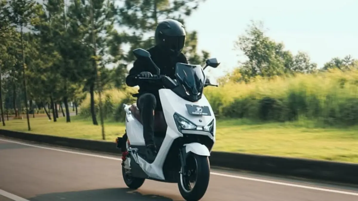 United TX3000 hadir dengan desain mirip NMAX, kecepatan 90 km/jam, dan jarak tempuh hingga 120 kilometer. (Pinterest.com)