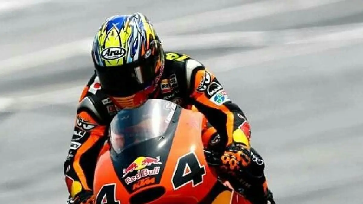 Veda Ega Pratama tampil luar biasa di Moto3 Jerez 2026 usai start P17 dan sukses salip 11 pembalap hingga finis P6. (Pinterest.com)