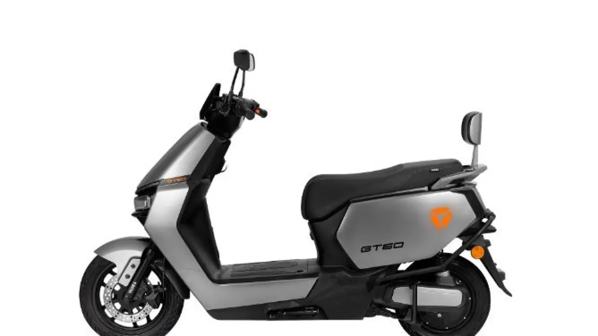 Yadea G6 dimodifikasi jadi side drive 3000 watt. Tarikan lebih galak, cocok touring, tapi muncul suara kasar saat harian. (Pinterest.com)