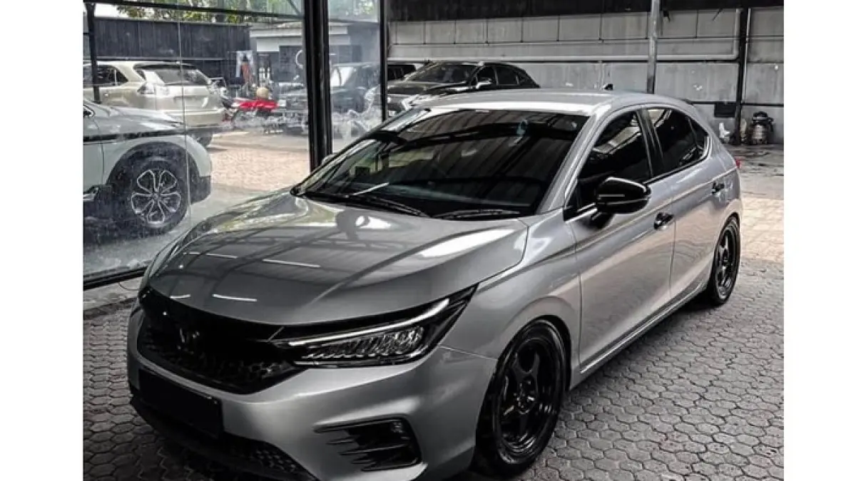 5 hatchback bekas di bawah Rp100 juta 2026 mulai Nissan March, Mirage, Mazda2 hingga Etios Valco masih irit dan nyaman. (Pinterest) 