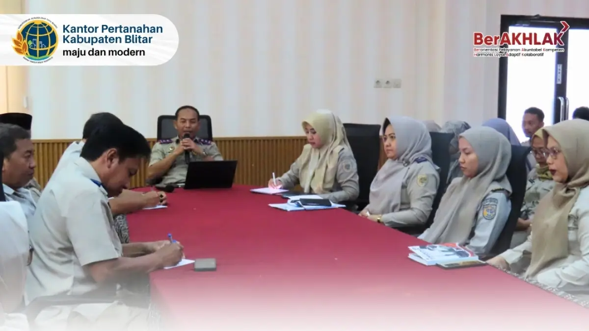 Kantor Pertanahan Kabupaten Blitar gelar pembinaan pegawai untuk tingkatkan pelayanan pertanahan.