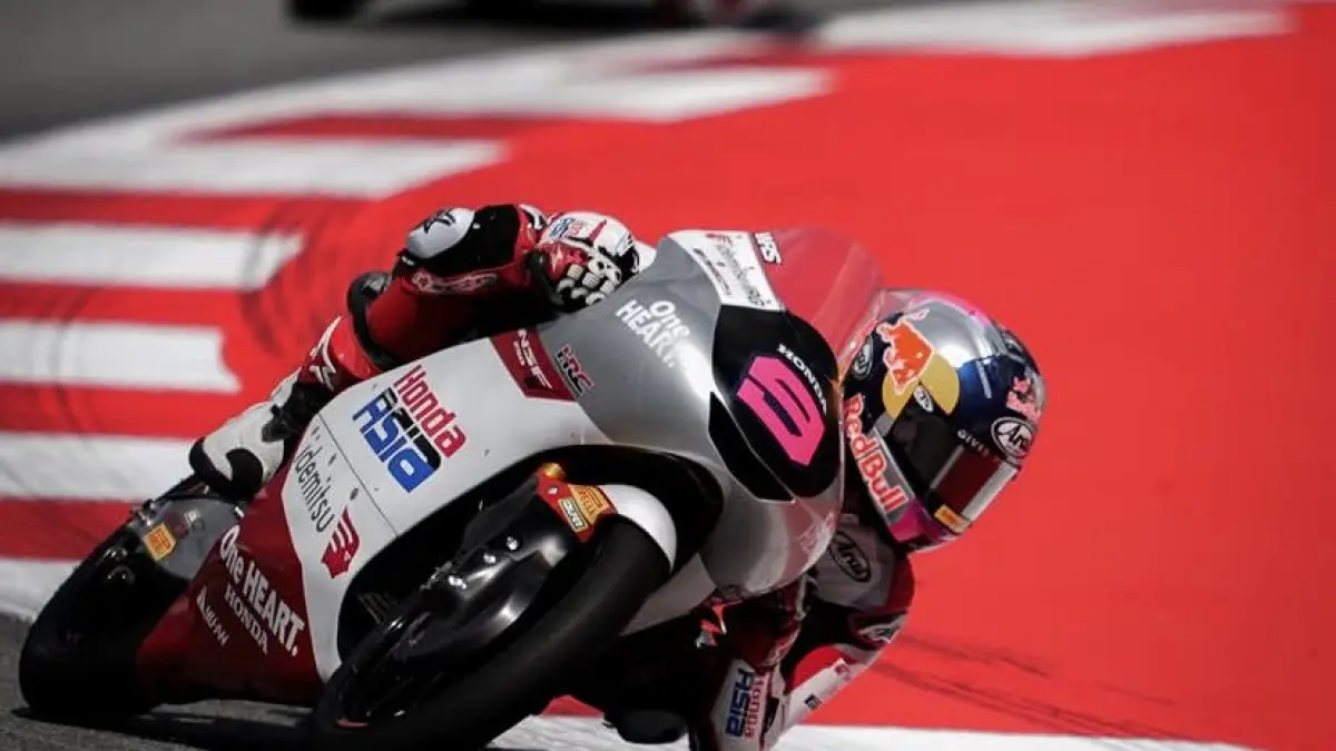 Veda Ega Pratama guncang tes Moto3 Catalunya 2026 dengan top speed 222,2 km/jam. Tembus posisi 5 dunia dan buat mekanik KTM terintimidasi!(Screenshot Youtube)